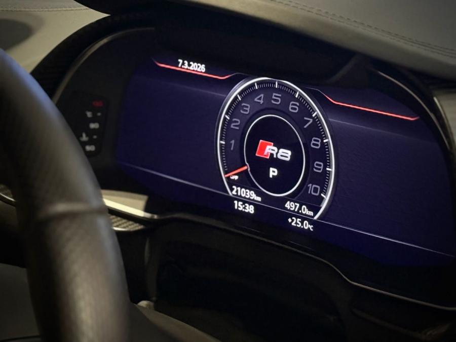 R8 V10 PLUS QUATTRO - Image 13