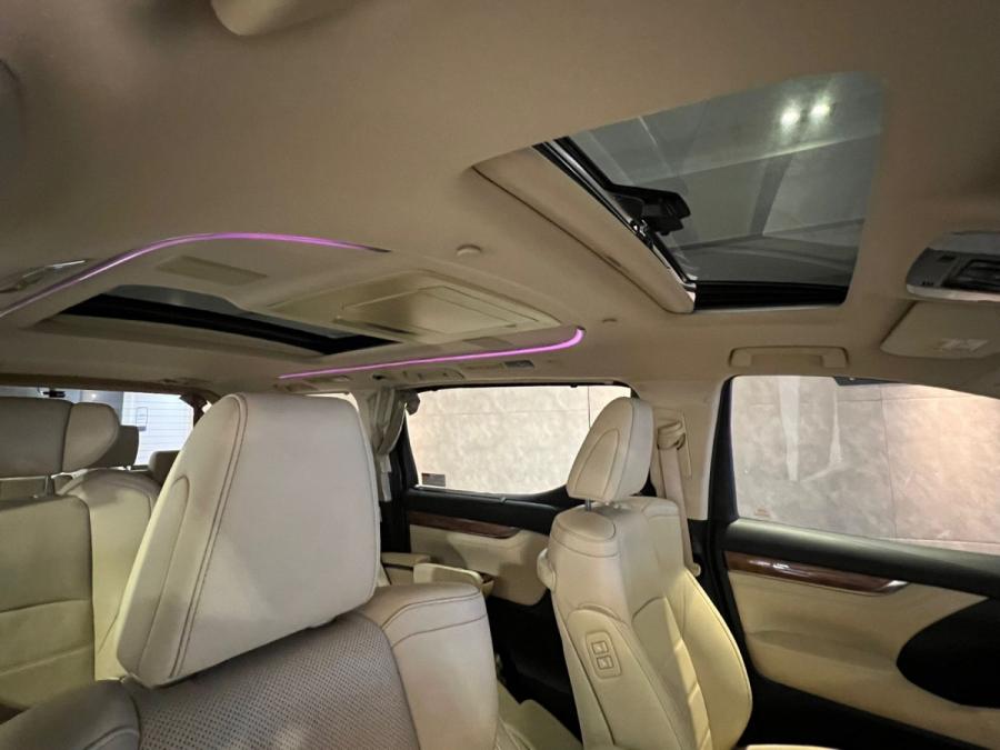 Alphard Executive Lounge - Image 4