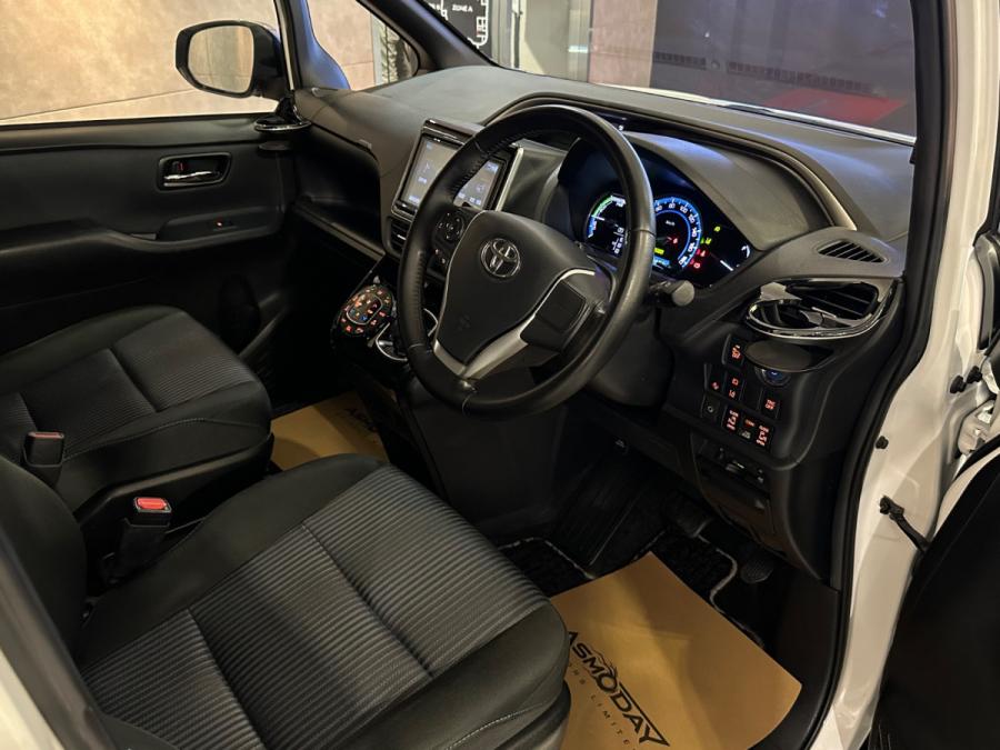 Voxy Hybrid ZS 煌II - Image 2