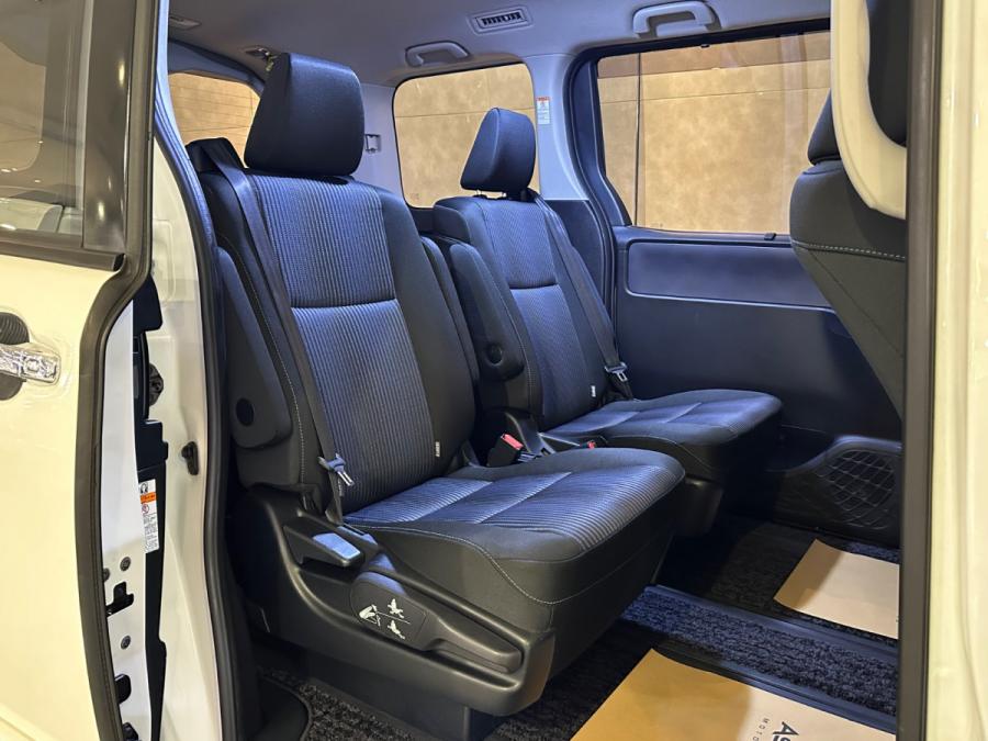 Voxy Hybrid ZS 煌II - Image 4