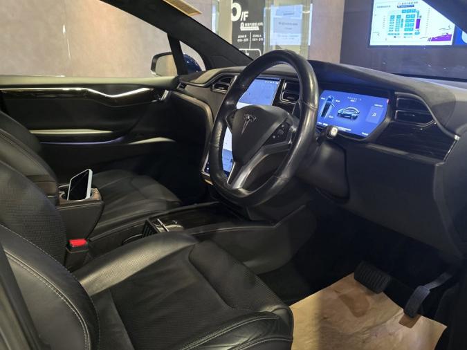 Model x 90D - Image 3