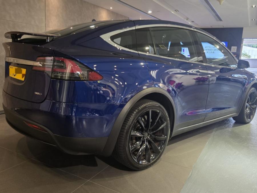 Model x 90D - Image 2