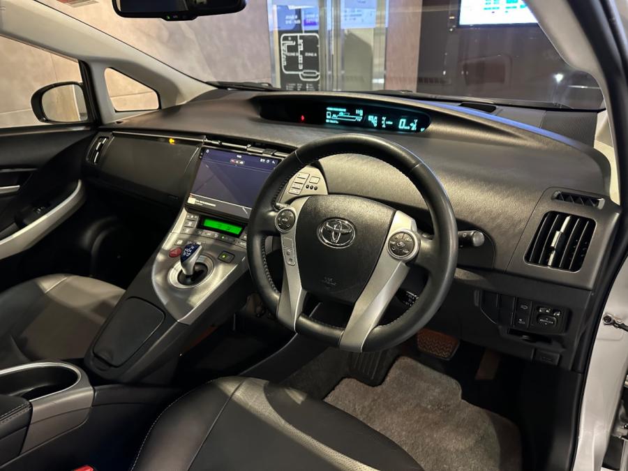 PRIUS - Image 2
